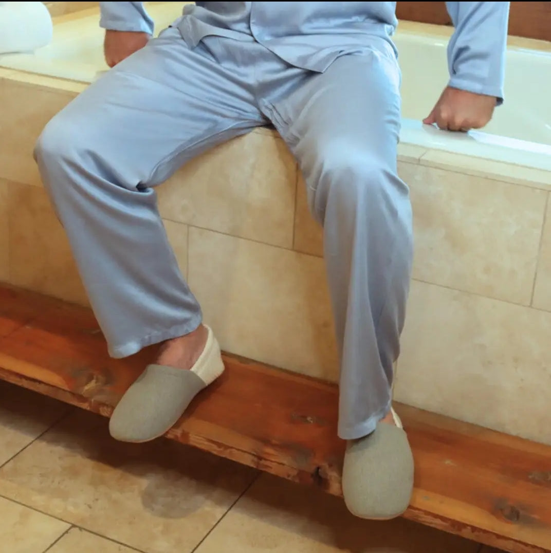 Japanese Unisex Closed-Back Slippers