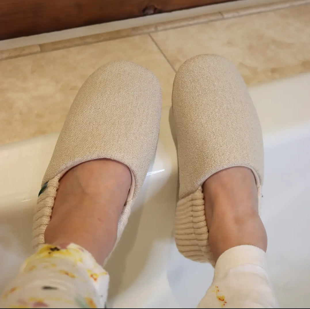 Japanese Unisex Closed-Back Slippers