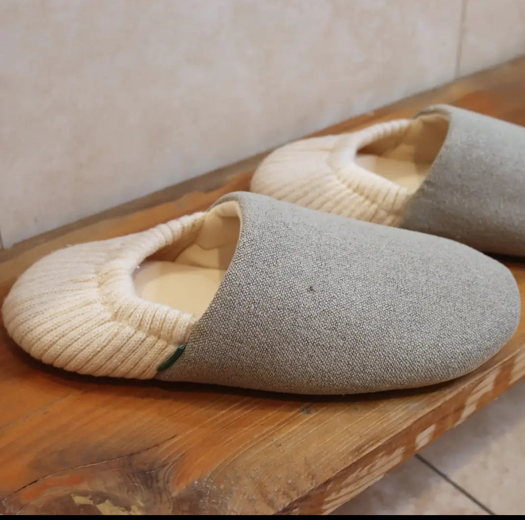 Japanese Unisex Closed-Back Slippers